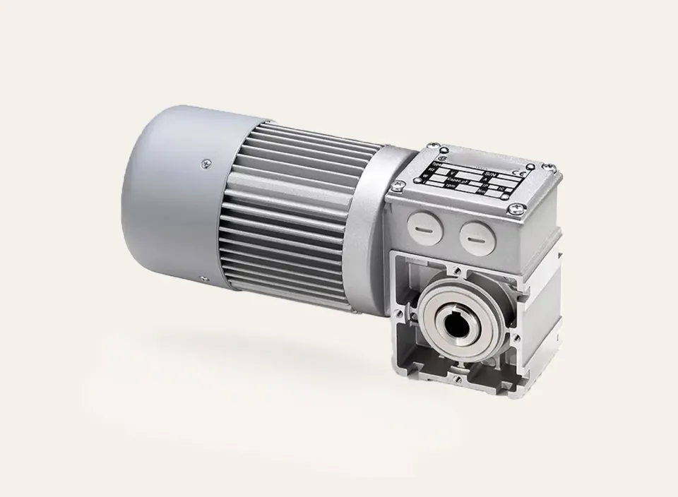 Getriebemotor als elektrischer Antrieb für Großschirme, Produktfoto vor hellem Hintergrund